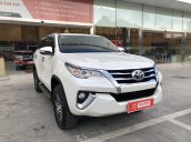 Cần bán Toyota Fortuner 2.7V AT xăng 4x2 2017, trắng 50.000km, xe gia đình giá ưu đãi