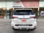 Cần bán Toyota Fortuner 2.7V AT xăng 4x2 2017, trắng 50.000km, xe gia đình giá ưu đãi