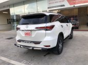 Cần bán Toyota Fortuner 2.7V AT xăng 4x2 2017, trắng 50.000km, xe gia đình giá ưu đãi