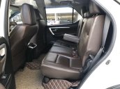Cần bán Toyota Fortuner 2.7V AT xăng 4x2 2017, trắng 50.000km, xe gia đình giá ưu đãi