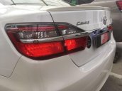 Cần bán Toyota Camry 2.0E sản xuất 2016, màu trắng, giá chỉ 820 triệu