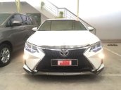 Cần bán Toyota Camry 2.0E sản xuất 2016, màu trắng, giá chỉ 820 triệu