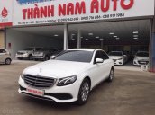 Bán xe Mercedes E200 sản xuất năm 2017, màu trắng