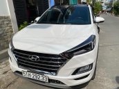 Bán xe giá thấp chiếc Hyundai Tucson 1.6Turbo, sản xuất 2020, màu trắng, giao nhanh