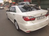 Bán Toyota Camry 2.0E 2018, màu trắng, chính chủ