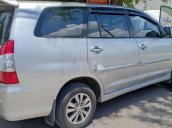 Cần bán Toyota Innova sản xuất 2016, màu bạc chính chủ