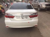 Bán Toyota Camry 2.0E 2018, màu trắng, chính chủ