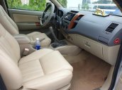 Chính chủ cần bán nhanh chiếc Toyota Fortuner đời 2010, màu bạc, giá thấp