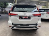 Cần bán Toyota Fortuner năm sản xuất 2017, màu trắng, nhập khẩu 
