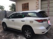 Bán Toyota Fortuner đời 2017, màu trắng còn mới