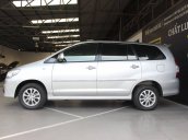 Bán Toyota Innova E 2.0MT năm 2014, màu bạc còn mới  