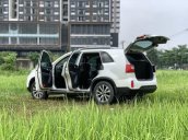 Cần bán Kia Sorento sản xuất 2015, màu trắng còn mới