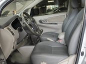 Bán Toyota Innova E 2.0MT năm 2014, màu bạc còn mới  