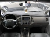 Bán Toyota Innova E 2.0MT năm 2014, màu bạc còn mới  