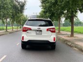 Cần bán Kia Sorento sản xuất 2015, màu trắng còn mới