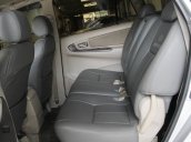 Bán Toyota Innova E 2.0MT năm 2014, màu bạc còn mới  