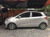 Cần bán xe Hyundai Grand i10 2015, màu bạc xe gia đình