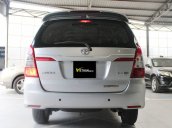 Bán Toyota Innova E 2.0MT năm 2014, màu bạc còn mới  