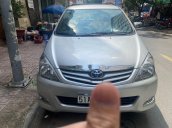 Cần bán gấp Toyota Innova G 2011, màu bạc chính chủ, giá 305tr