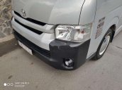 Cần bán Toyota Hiace 2015, màu bạc, nhập khẩu