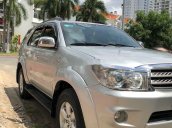 Bán Toyota Fortuner 2011, màu bạc