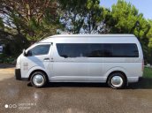 Cần bán Toyota Hiace 2015, màu bạc, nhập khẩu