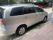 Cần bán gấp Toyota Innova G 2011, màu bạc chính chủ, giá 305tr