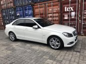 Bán chiếc Mercedes-Benz C200 đời 2011 xe gia đình còn rất mới