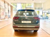 Bán xe Volkswagen Tiguan Luxury ( Camera Lùi) màu xanh Petro còn 1 chiếc giao ngay- Liên hệ Ms Thư để biết chương trình khuyến mãi