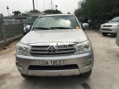 Cần bán Toyota Fortuner năm sản xuất 2011, màu bạc