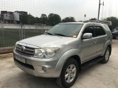 Cần bán Toyota Fortuner năm sản xuất 2011, màu bạc