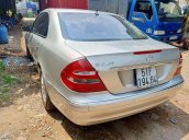 Bán xe Mercedes E240 năm sản xuất 2003, màu bạc, giá tốt