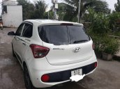 Cần bán gấp Hyundai Grand i10 sản xuất 2017, màu trắng  