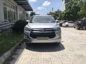 Xe chính chủ bán Toyota Innova E màu bạc, nội thất nâu, xe sản xuất 2017, đăng ký cuối 2017, tên công ty xuất hóa đơn