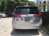 Xe chính chủ bán Toyota Innova E màu bạc, nội thất nâu, xe sản xuất 2017, đăng ký cuối 2017, tên công ty xuất hóa đơn