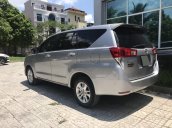 Xe chính chủ bán Toyota Innova E màu bạc, nội thất nâu, xe sản xuất 2017, đăng ký cuối 2017, tên công ty xuất hóa đơn