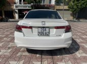 Cần bán gấp Honda Accord 2.0AT đời 2011, màu trắng, nhập khẩu, chính chủ sử dụng