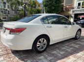 Cần bán gấp Honda Accord 2.0AT đời 2011, màu trắng, nhập khẩu, chính chủ sử dụng