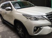 Bán Toyota Fortuner sản xuất 2017, màu trắng xe gia đình