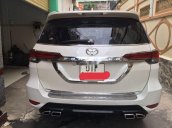 Bán Toyota Fortuner sản xuất 2017, màu trắng xe gia đình