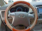 Cần bán xe Toyota Innova 2.0V sản xuất năm 2014, màu bạc  