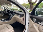 Bán Mercedes GLC 4Matic đời 2018, màu trắng còn mới