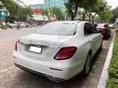 Cần bán gấp Mercedes E250 sản xuất 2017, màu trắng còn mới