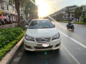 Cần bán gấp Hyundai Avante đời 2012, màu trắng xe gia đình giá cạnh tranh