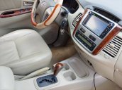 Cần bán xe Toyota Innova 2.0V sản xuất năm 2014, màu bạc  