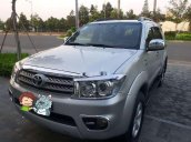 Cần bán Toyota Fortuner sản xuất năm 2009, màu bạc, nhập khẩu