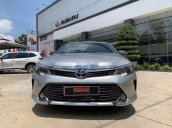 Bán xe Toyota Camry 2.5Q 2016, màu bạc, nhập khẩu 