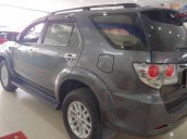 Bán Toyota Fortuner 2.7V năm sản xuất 2014, màu xám như mới