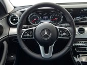 Cần bán xe Mercedes E 180 đời 2020, màu đỏ, giá bán cạnh tranh