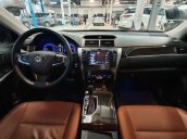 Cần bán xe Toyota Camry 2018 còn mới